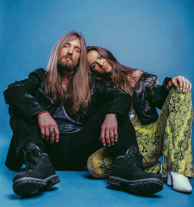 The Mystic Riffs - Exhilarating Pop And Indie Duo